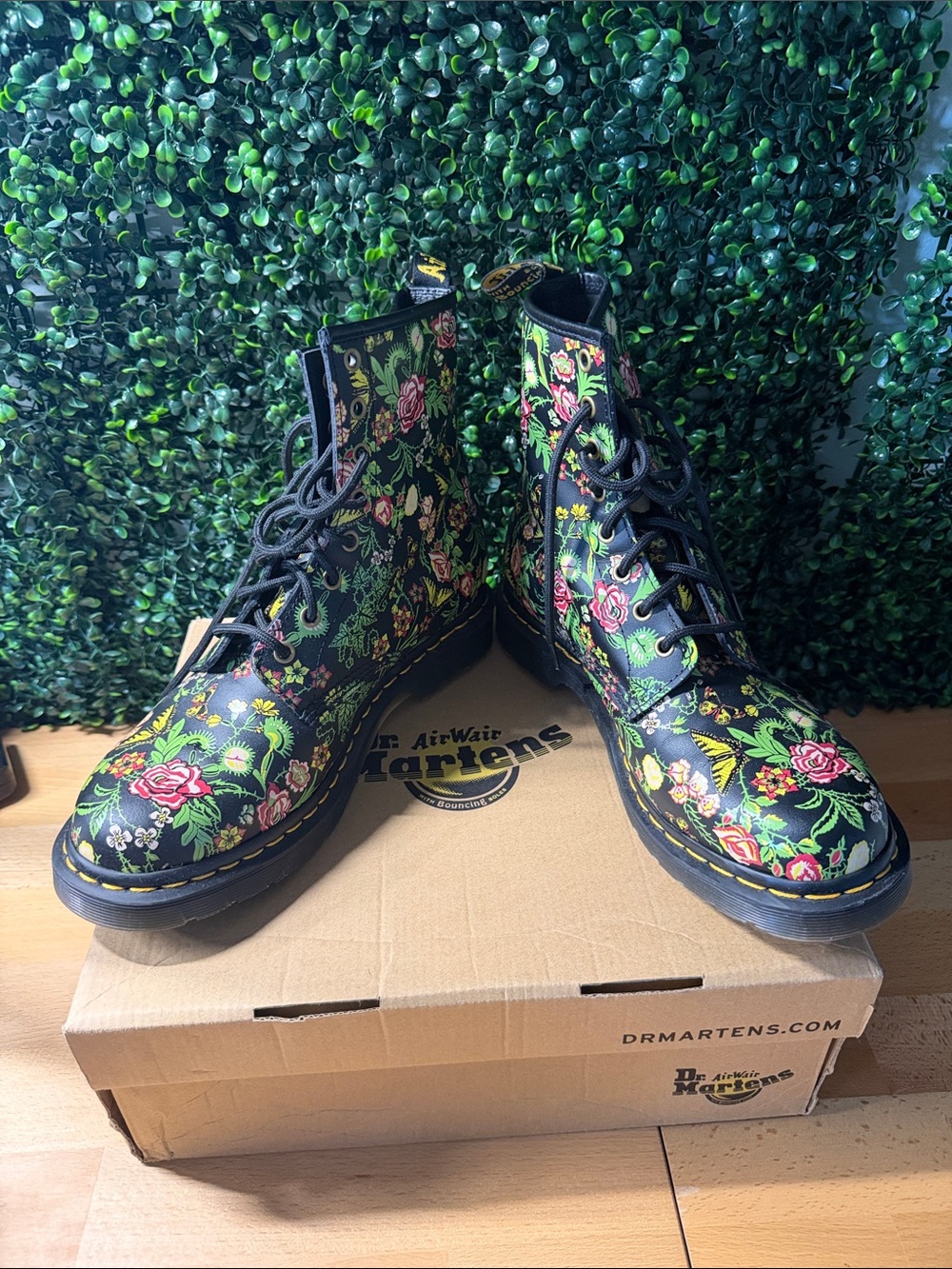 Dr. Martens 1460 Bloom Floral Lace-Up Boots - Black with Rose Print NIB 11